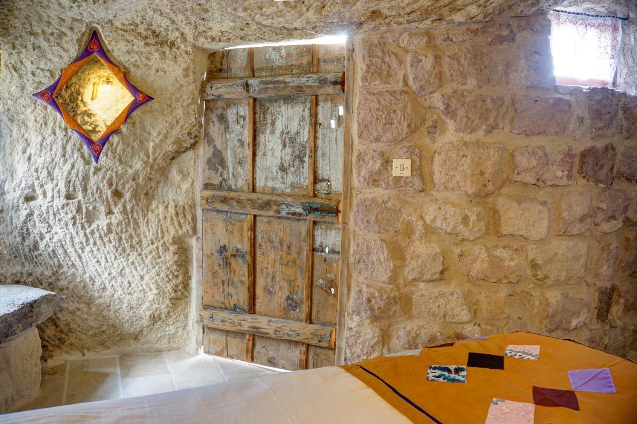 Gibos Cave Hotel 于尔居普 外观 照片