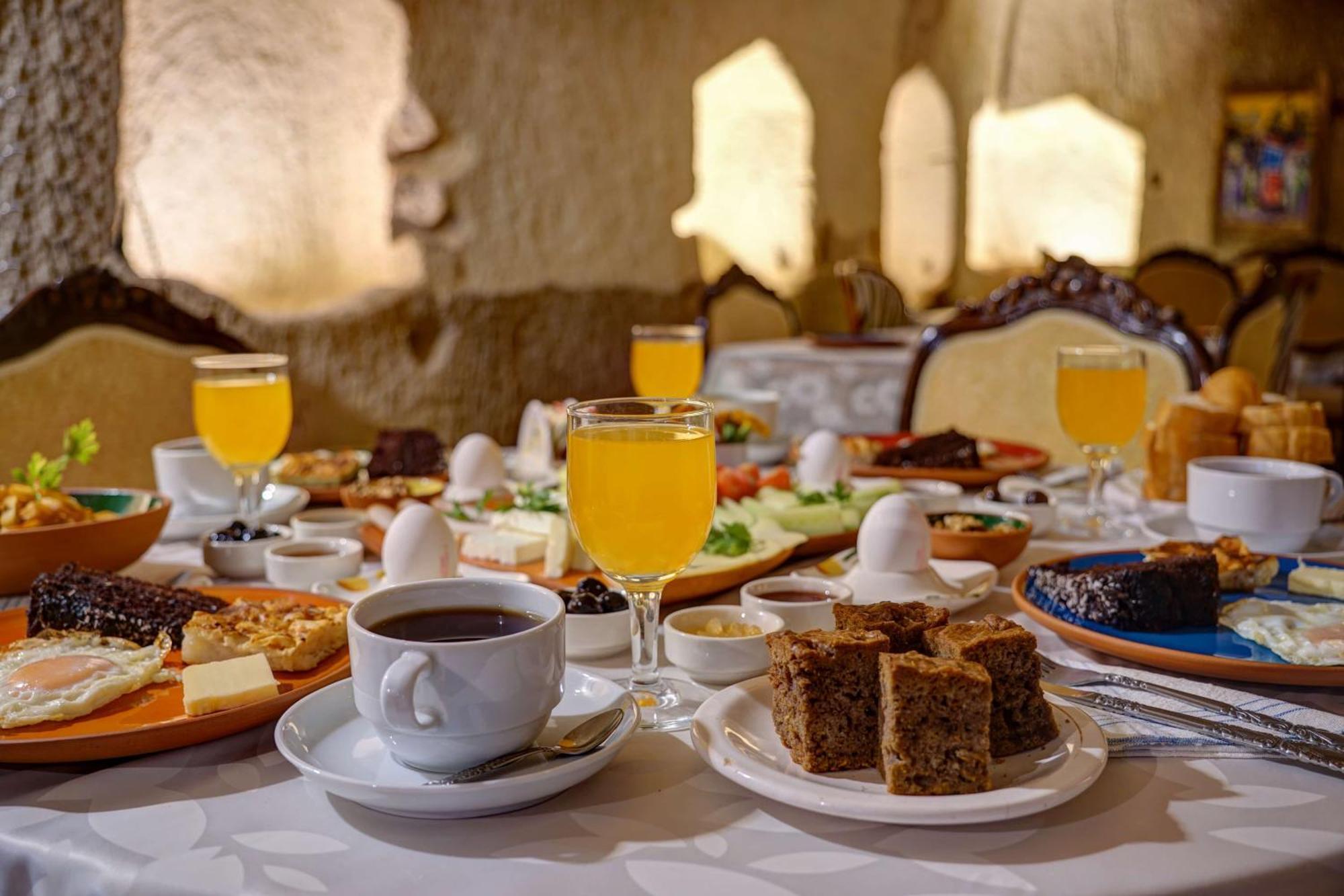 Gibos Cave Hotel 于尔居普 外观 照片