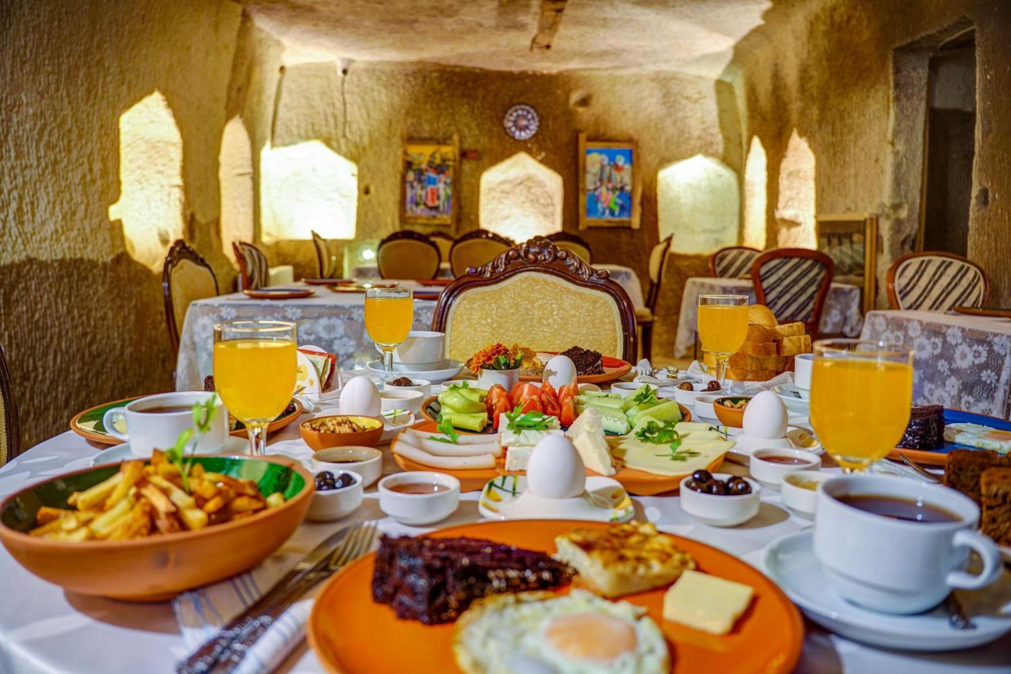 Gibos Cave Hotel 于尔居普 外观 照片
