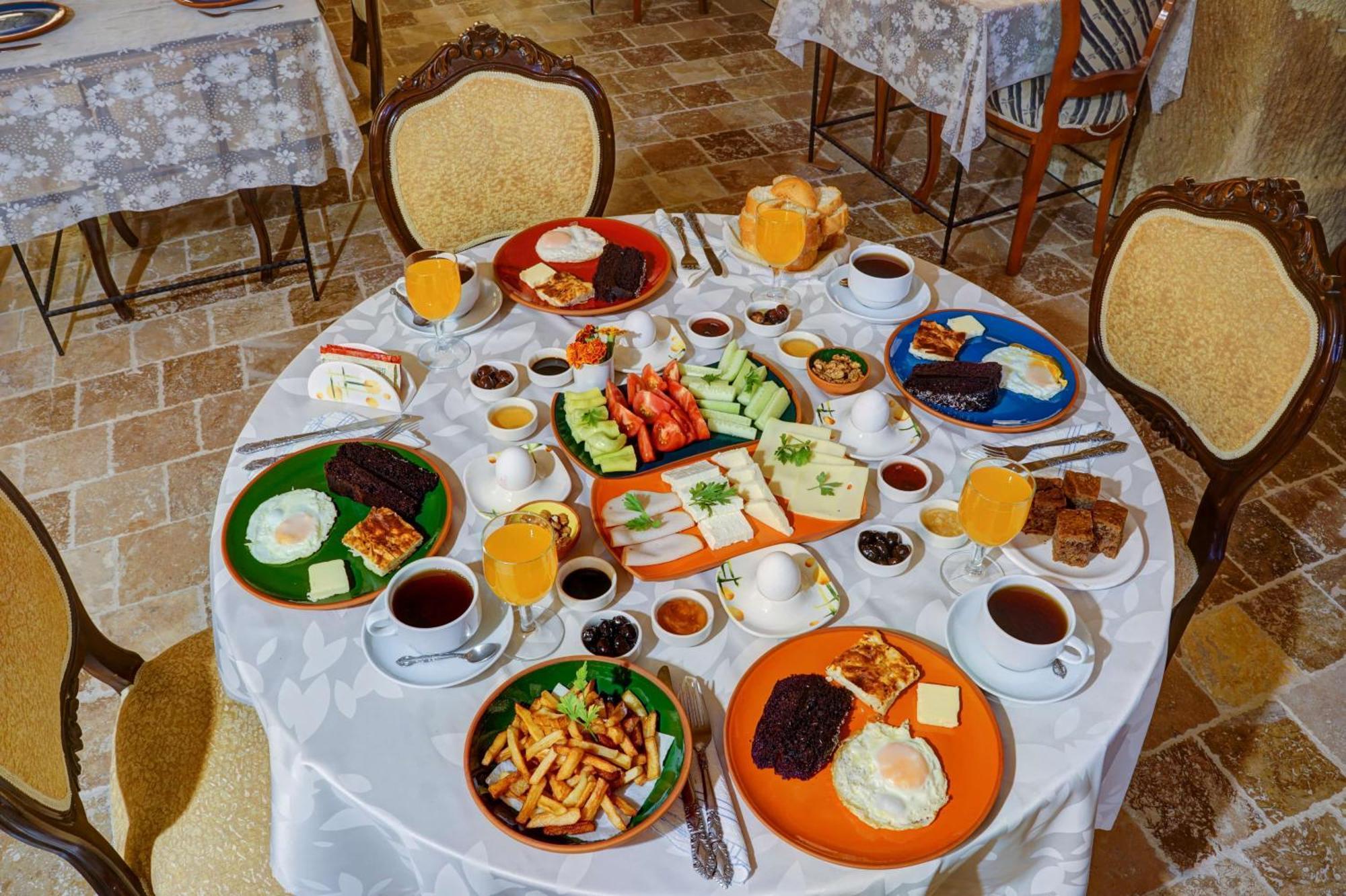 Gibos Cave Hotel 于尔居普 外观 照片